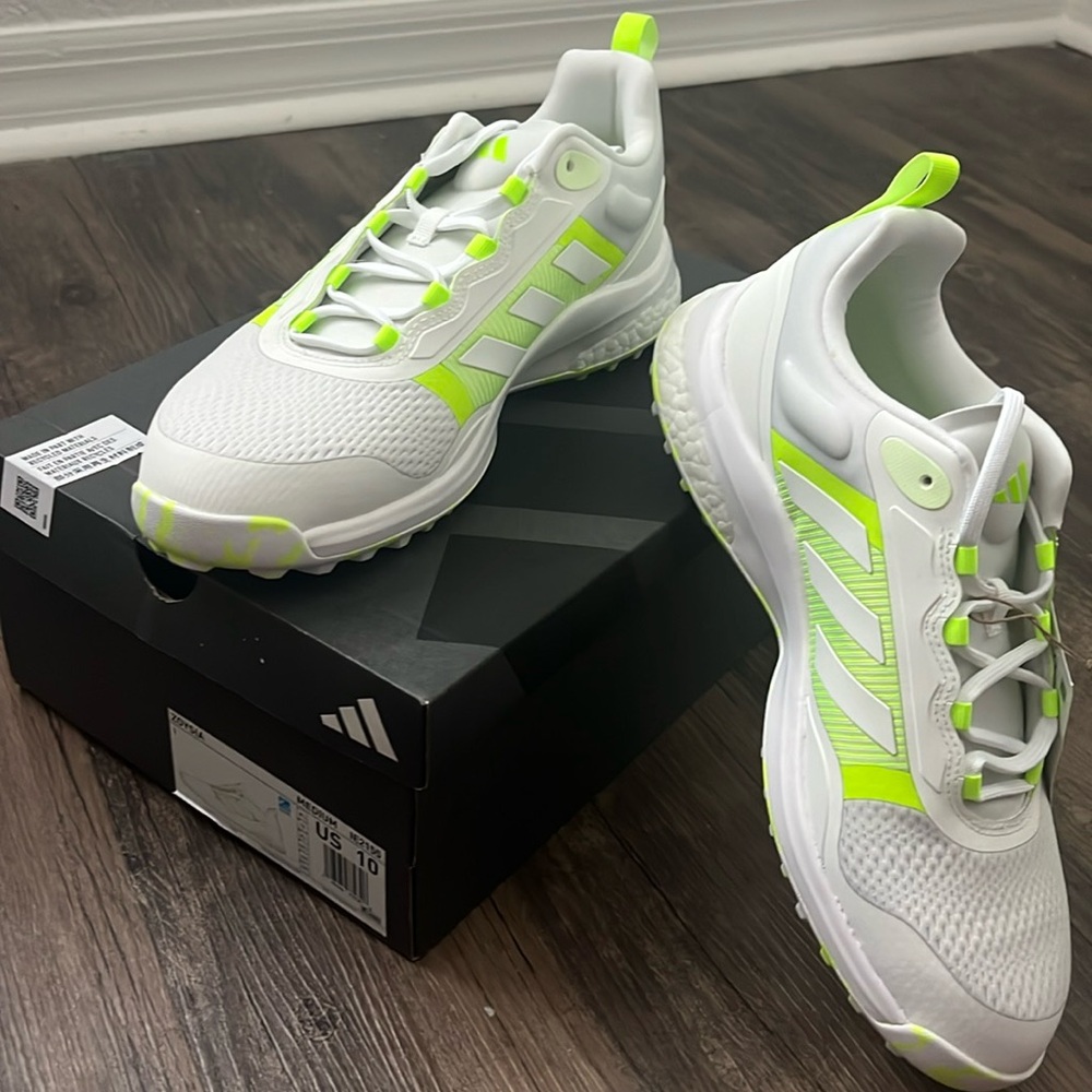 Golf shoes, size 10, never worn